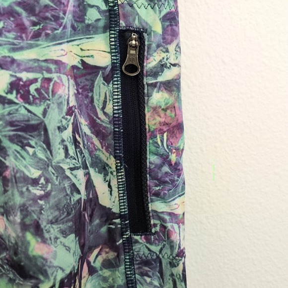 Lululemon‎ SIZE 4 Inspire Iridescent Multi Print Mesh Leggings W/Pockets - Picture 2 of 4